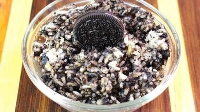 Enggak Habis Pikir, 6 Potret Nasi Lauk Kue dan Roti Ini Bikin Geleng Kepala