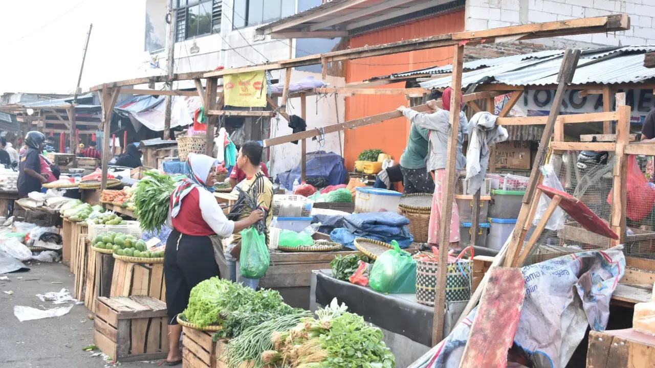 Kondisi Pasar Pasir Gintung, Bandar Lampung sepi pembeli menjelang Idul Adha 2025. Foto : (Liputan6.com/Ardi).