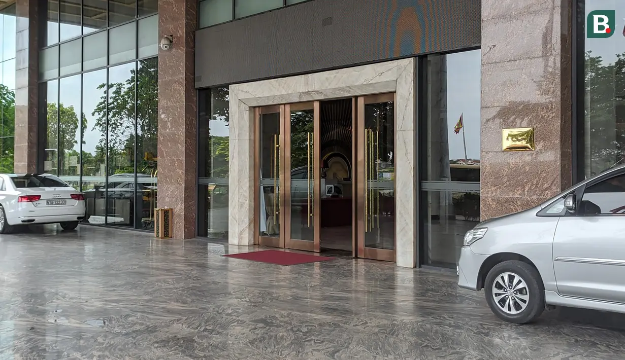 <p>Jarak Hotel Muong Thanh Luxury Phu Tho dengan Stadion Viet Tri, venue tempat dilangsungkannya seluruh laga penyisihan di Grup A berjarak kurang lebih 3 km. (Bola.com/Muhammad Adiyaksa)</p>