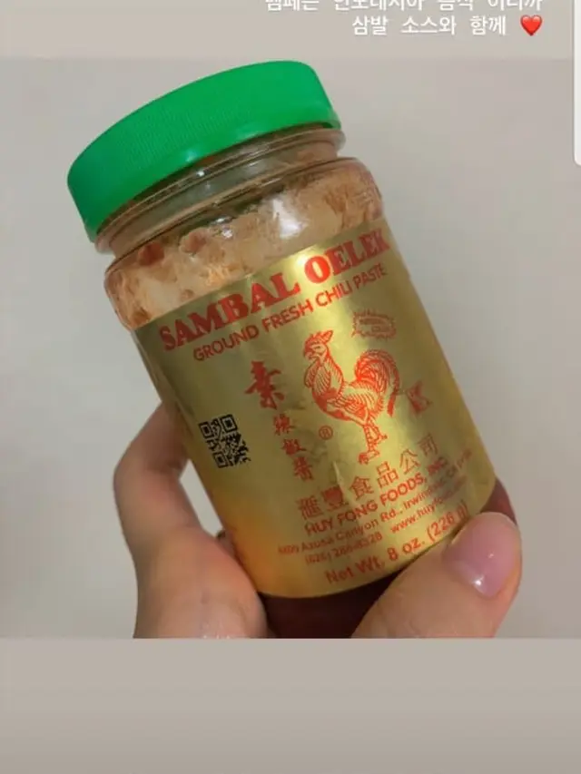 Sei Weki Meki makan tempe.  (Instagram/ sei.weki.meki)