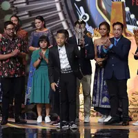 Cek Toko Sebelah dinobatkan sebagai Film Bioskop Terpuji Festival Film Bandung 2017. (Deki Prayoga/Bintang.com)