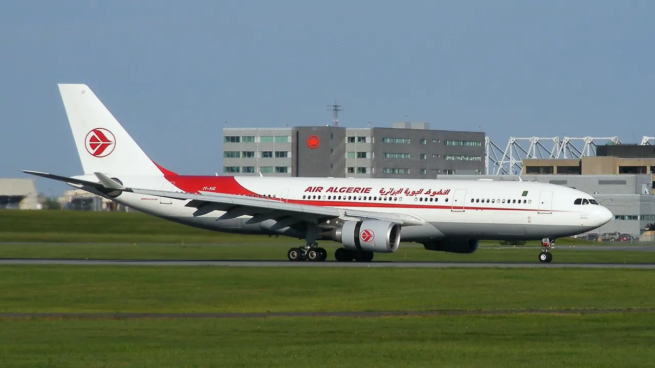 Pesawat Komersil Aljazair Hilang Kontak 50 Menit 