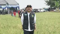 Bupati Ngawi, Ony Anwar Harsono, meninjau panen padi petani di wilayah kabupaten setempat, beberapa waktu lalu. (istimewa)