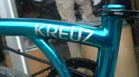 Prototipe sepeda lipat Kreuz dipajang di markas Kreuz di kawasan Cikondang, Kota Bandung, Senin (24/8/2020). (Liputan6.com/Huyogo Simbolon)