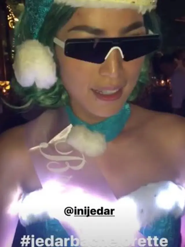 Jelang Menikah, Ini 6 Momen Bridal Shower Jessica Iskandar Jadi Pohon Natal