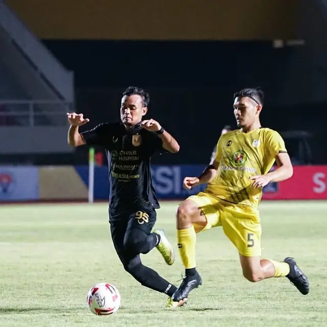 5 Potret Dandi Maulana, Bek Anyar Persebaya Surabaya