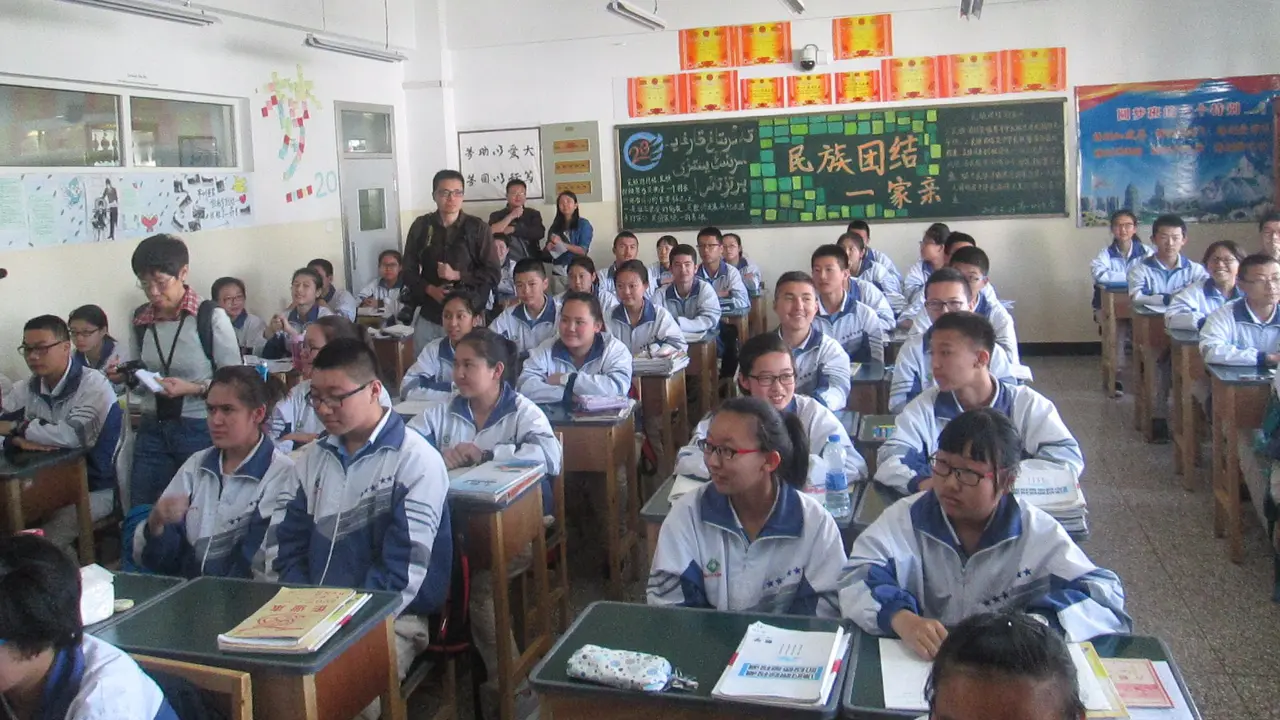 Harmoni Murid Etnis Uighur dan Han di SMA Urumqi 