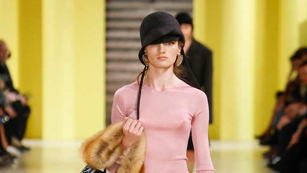 8 Potret Miu Miu Fall/Winter 2025: Ekspresi Feminitas yang Bebas dan Berani