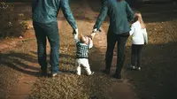 5 Mitos dan Fakta Tentang Positive Parenting, Apakah Anak Jadi Lebih Sulit Diatur?