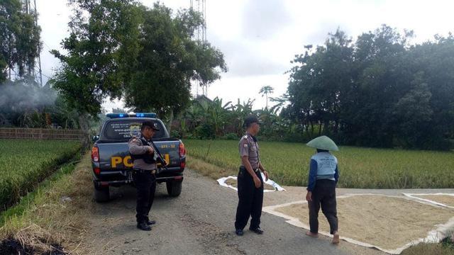 Jalan dijadikan tempat jemuran (Ist)