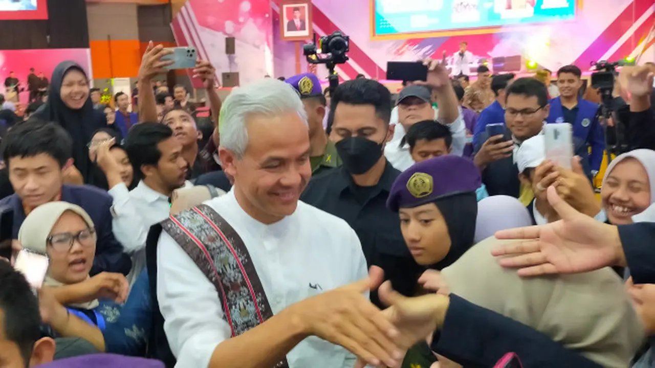 Ganjar Pranowo Singgung Peluang Memaksimalkan Potensi Kelautan Saat Isi Kuliah di UM Malang