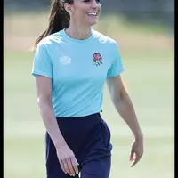 Melihat potret Kate Middleton dengan lengan kekar saat main rugby (@hrh_princesscatherineofwales)