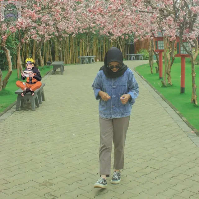 6 Editan Foto Wanita Bareng Naruto Ini Kocak,