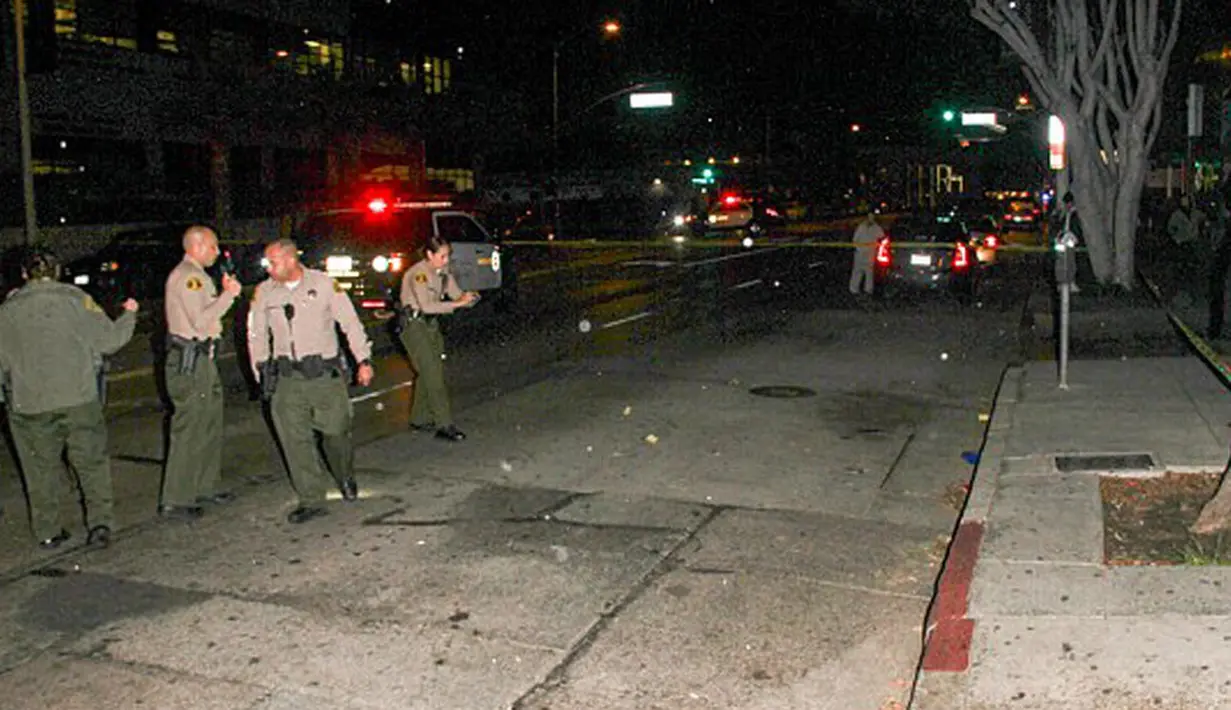 Suara tembakan itu tentu saja mengagetkan para pengunjung klub termasuk Liam yang sedang berada di dalamnya. Tidak langsung pergi, Liam tetap tinggal di lokasi selama setengah jam sebelum memutuskan untuk pergi. (doc.dailymail.com)