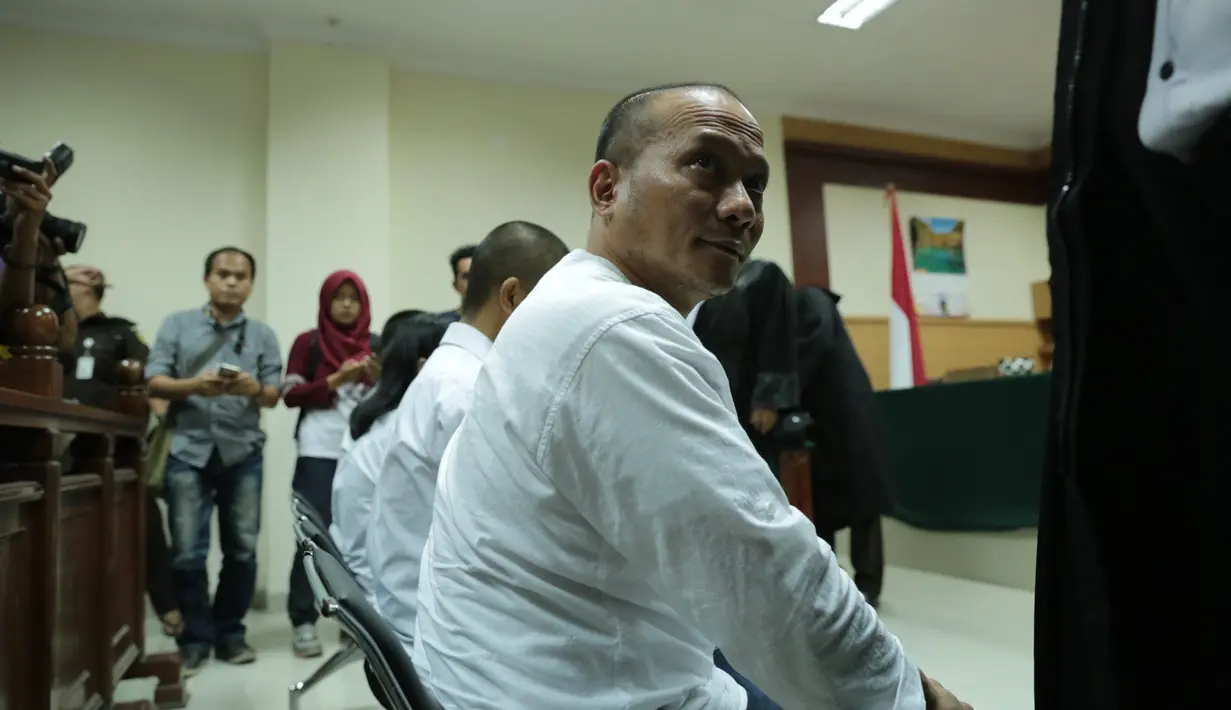 "Pasalnya UU Narkotika, karena ada pasal 127 jadi ancaman hukumannya antara 1 hari sampai 12 tahun," ucap Chris Samsiwu kuasa hukum Iwa K di Pengadilan Negeri Tangerang, Rabu (6/9/2017). (Adrian Putra/Bintang.com)