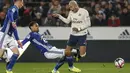 Striker Paris Saint Germain (PSG), Kylian Mbappe, terjatuh saat berebut bola dengan pemain RC Strasbourg, Kenny Lala, pada laga Liga 1 Prancis di Stadion Stade de la Meinau, Rabu (5/12). Kedua tim bermain imbang 1-1. (AP/Jean-Francois Badias)