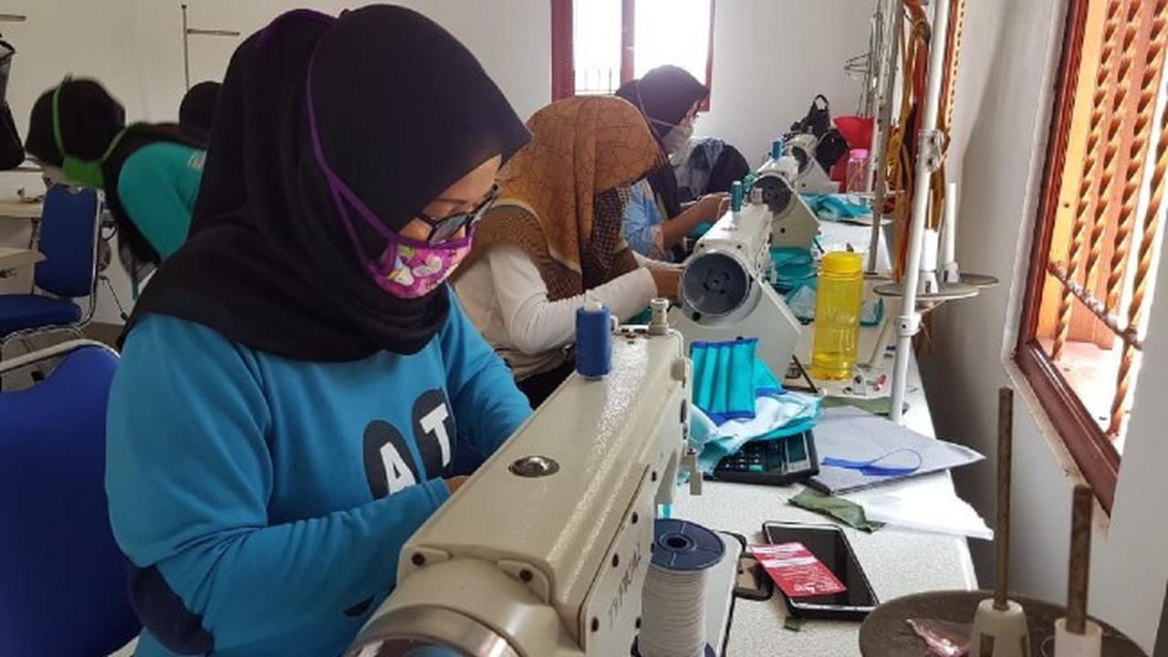UKM Cirebon Produksi Masker Penuhi Kebutuhan Masyarakat Imbas Covid-19
