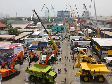 Sejumlah alat berat dipajang dalam pameran industri Mining Indonesia di JIExpo Kemayoran, Jakarta, Rabu (18/9/2019). Pameran bertajuk Indonesia Energy and Engineering Series Exhibition diikuti 1.400 perusahaan dari 39 negara. (Liputan6.com/Fery Pradolo)