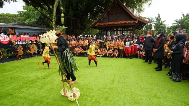 Sebanyak 750 pelajar SD mengikuti Festival Memengan Tradisional alias Festival Permainan Tradisional yang digelar Pemkab Banyuwangi pada Sabtu (23/7)/Istimewa.