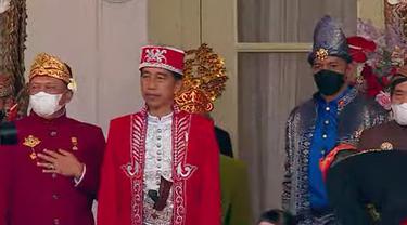 Nuansa Merah Putih di Pakaian Adat Presiden Jokowi Saat Pimpin Upacara HUT RI ke-77