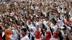 Masyarakat serta ribuan pelajar memadati lapangan eks Kompi, Lubuklinggau, (17/10/14). (Liputan6.com/Miftahul Hayat)