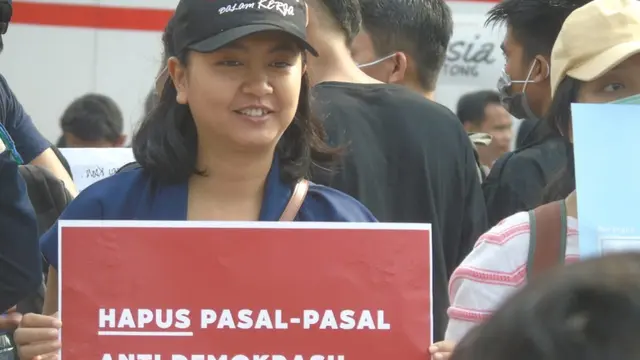 Sekretaris Nasional Perempuan Mahardhika, Mutiara Ika Pratiwi mendesak polisi pidanakan pelaku begal payudara di Pati. (Foto: Liputan6.com/Ahmad Adirin)