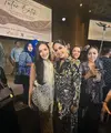 Keduanya terlihat elegan mengenakan batik dengan gaya khas masing-masing. [@bebytsabina].