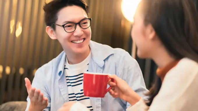 perempuan dan pasangan maret 6