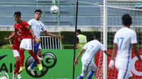 Timnas Indonesia U-22 kalah 0-3 dari Timnas Malaysia U-22 di laga pertama penyisihan Grup H kualifikasi Piala AFC U-23 2018, Rabu (19/7/2017). (Bola.com/Dok. FAM)