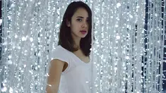 Pamela Bowie sendiri memang cukup sering mengunggah gaya penampilan di akun Instagrampribadinya. Penampilan Pamela Bowie dengan busana berwarna putih membuatnya semakin terlihat menawan. (Liputan6.com/IG/@pammybowie)