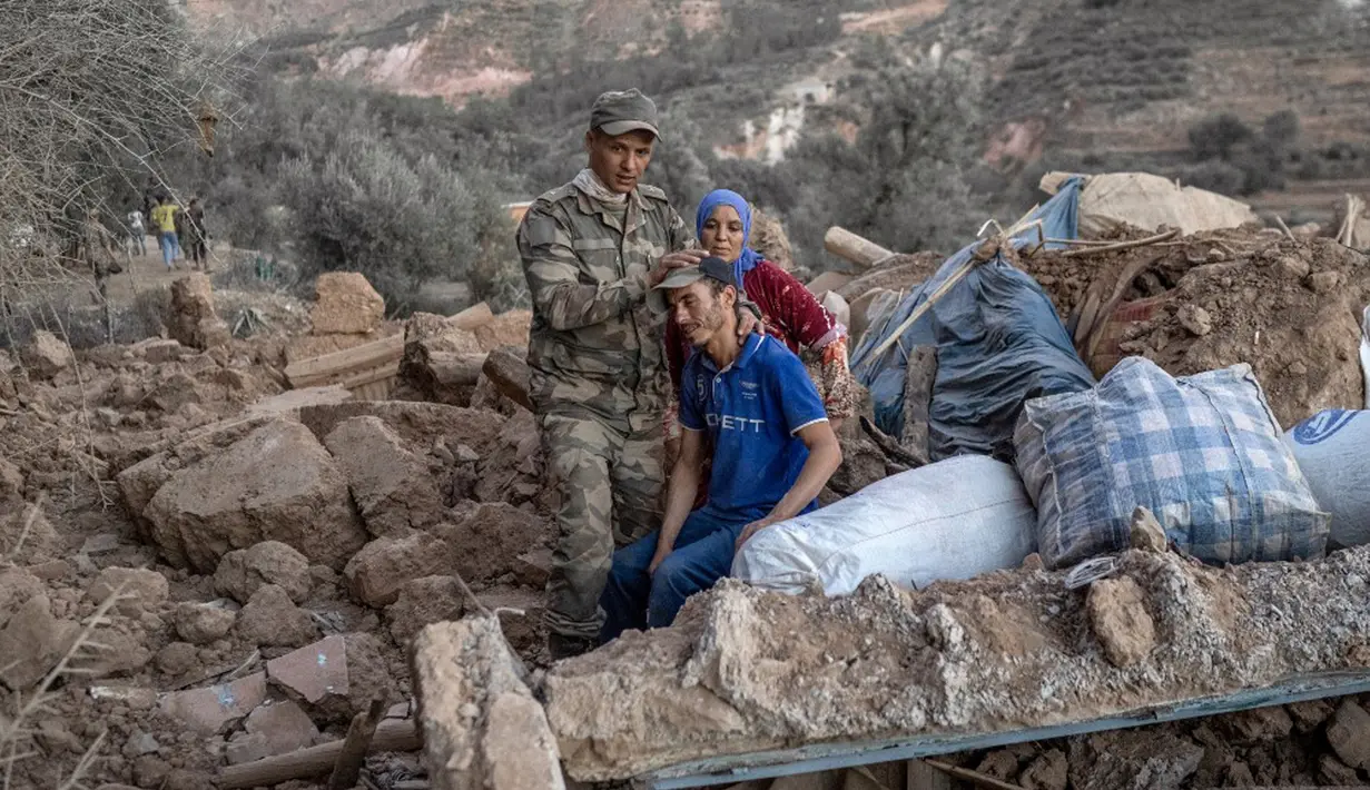 Selain itu, tempat perawatan medis untuk merawat para korban gempa Maroko juga terbilang masih minim. Rumah sakit kekurangan tempat tidur untuk merawat pasien. (BULENT KILIC/AFP)
