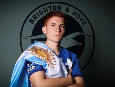 Brighton and Hove Albion baru saja mendatangkan pemain muda asal Argentina, Valentin Barco pada bursa transfer pemain musim dingin 2023/2024 untuk mengarungi sisa musim 2023/2024. Meski tergolong jarang mendatangkan pemain asal Argentina, namun Valentin Barco bukanlah pemain Argentina pertama yang sukses didatangkan The Seagulls dalam rentang sepuluh tahun terakhir. Termasuk Valentin Barco, ini dia 5 pemain Argentina yang pernah mendarat di Amex Stadium dalam satu dekade terakhir. (brightonandhovealbion.com)