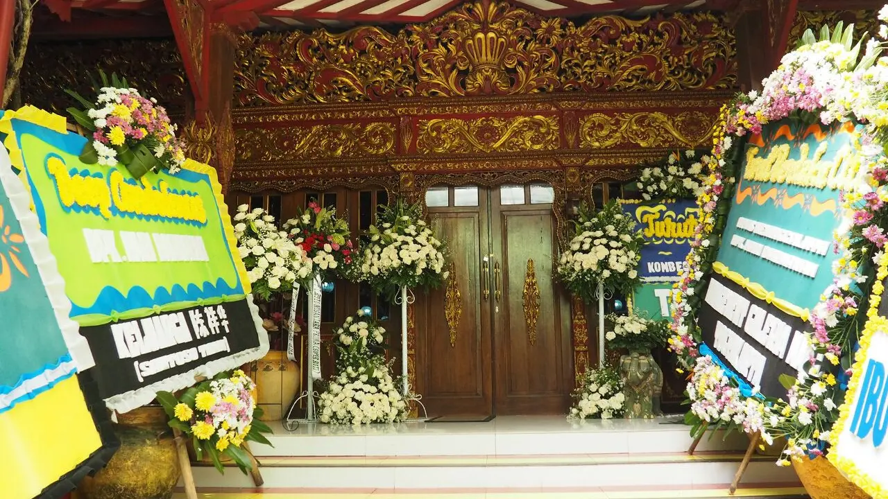 Karangan Bunga di kediaman Hari Darmawan di Cisarua