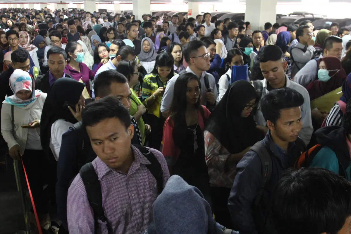 Ribuan Pelamar Banjiri Bursa Kerja di Jakarta