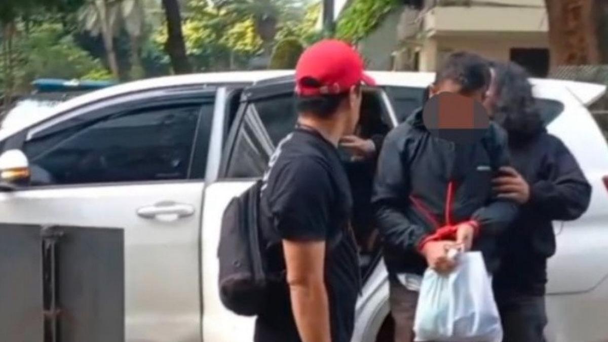 Kronologi Sopir Taksi Online Rusak Mobil di Tol JORR: Emosi Sesaat, Konsekuensi Hukum