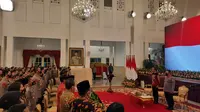 Kapolri Jenderal Listyo Sigit Prabowo bersama Presiden Joko Widodo atau Jokowi saat Pengarahan kepada Perwira Tinggi Mabes Polri, Kapolda, dan Kapolres di Istana Negara Jakarta, Jumat (14/10/2022) (Liputan6.com/Lizsa Egeham)