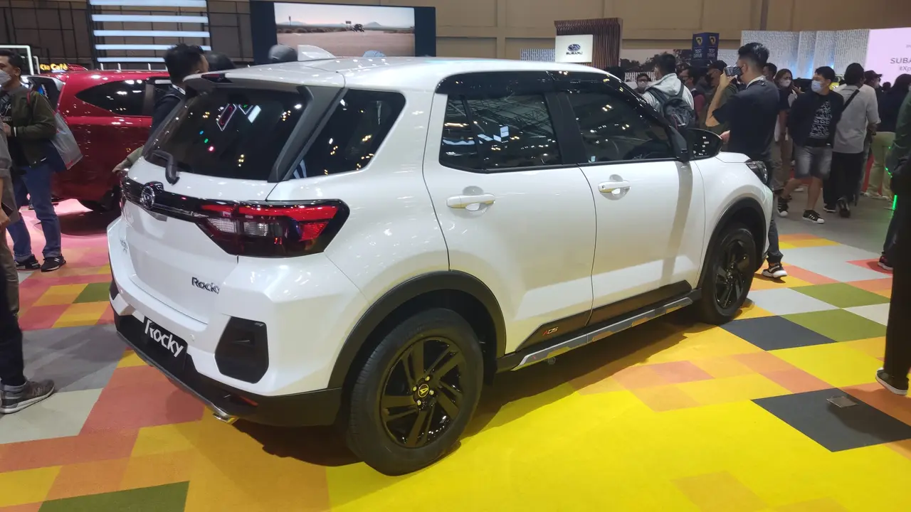 Tampilan belakang Daihatsu Rocky Update