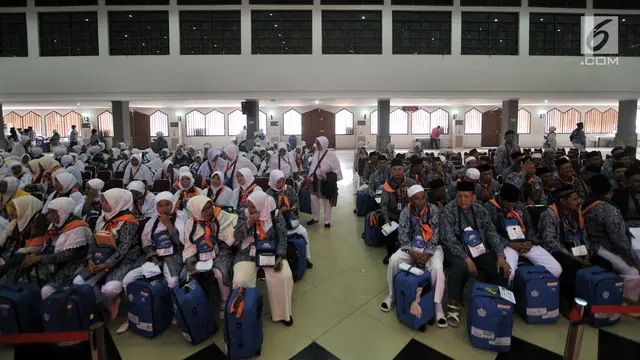 Calon Jemaah Haji Kloter 1 Mulai Padati Asrama Pondok Gede