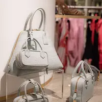 Klove merilis koleksi musim panas dengan detail warna lembut.