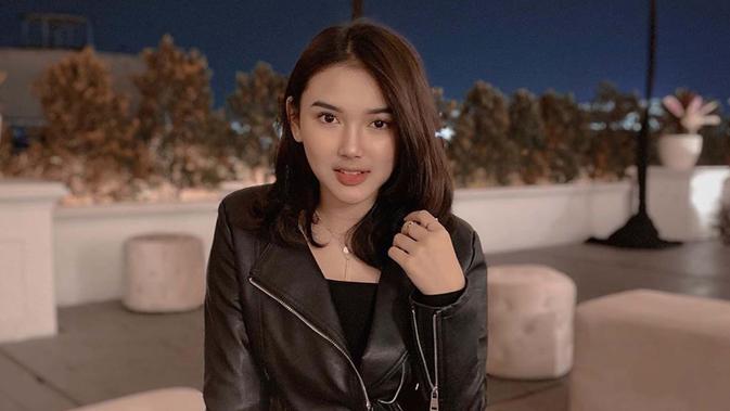 7 Potret Shakira Jasmine Penyanyi Dan Aktris Yang Dikabarkan Dekat Dengan Fajar Alfian Ragam Bola Com