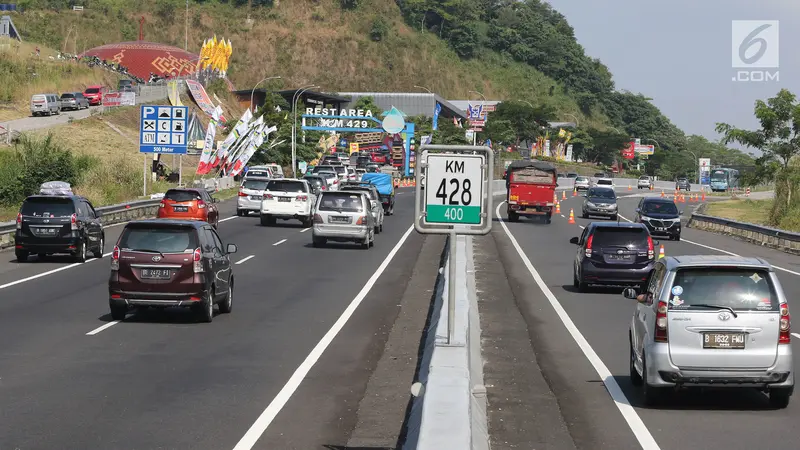 Arus mudik di Tol Bawen