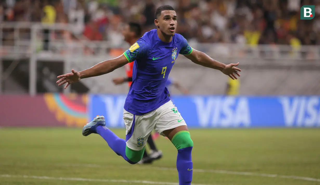 Kaua Elias total mencetak 4 gol bagi Timnas Brasil U-17 dari tiga laga di Grup C. Tiga gol dicetaknya saat Brasil menang 9-0 atas Kaledonia Baru pada matchday kedua dan satu gol lagi dicetak saat menang 2-1 atas Inggris pada matchday ketiga. (Bola.com/Ikhwan Yanuar)