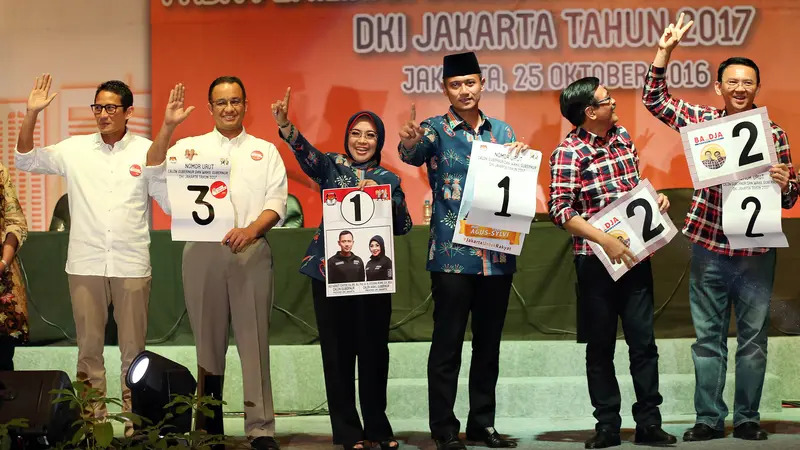 Tiga Pasangan calon gubernur dan wakil gubernur DKI Jakarta menghadiri pengundian nomor urut