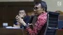 Mantan Gubernur Sumatera Utara, Gatot Pujo Nugroho menjawab pertanyaan JPU KPK saat menjadi saksi pada sidang lanjutan kasus dugaan suap ketok palu DPRD Sumut periode 2009-2014 di Pengadilan Tipikor, Jakarta, Rabu (27/2). (Liputan6.com/Helmi Fithriansyah)
