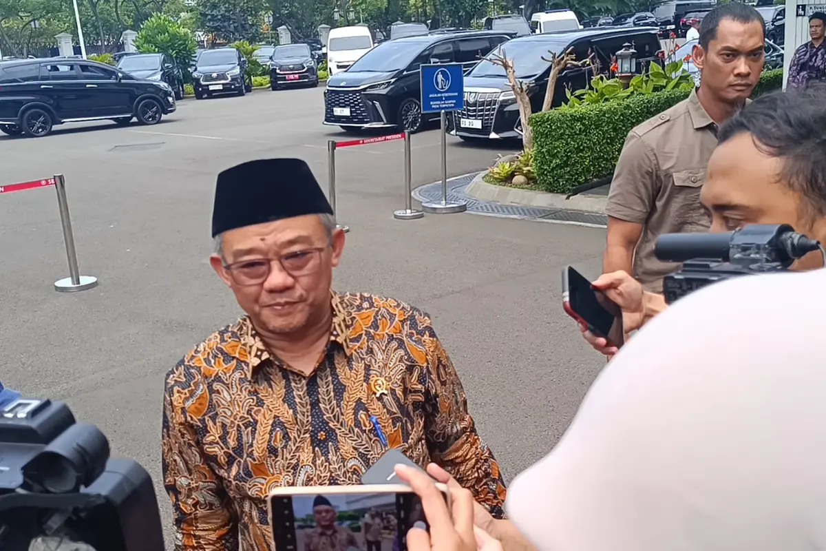 Menteri Pendidikan Dasar dan Menengah (Mendikdasmen) Abdul Mu'ti menemui Presiden Prabowo Subianto di Istana Kepresidenan Jakarta, Selasa (26/11/2024).
