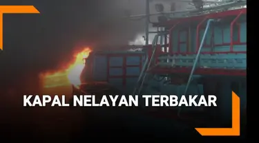 Sejumlah kapal nelayan yang sedang bersandar di Pelabuhan Muara Baru terbakar Sabtu (23/2) sore.