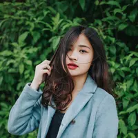Ilustrasi perempuan cantik dan sederhana/copyright unsplash.com/Anthony Tran