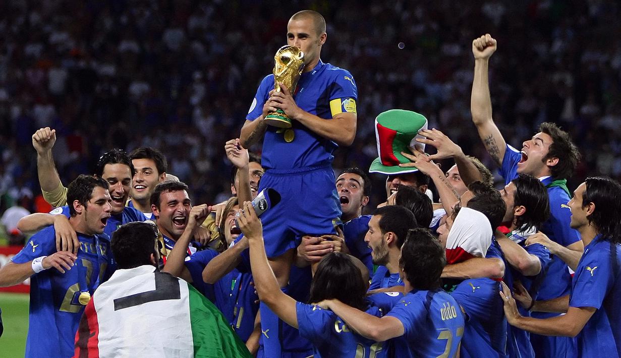 Italia. Timnas Italia mampu mencapai partai final Piala Dunia sebanyak 6 kali dalam 18 kali keikutsertaan mereka. Dari enam kali masuk final, Italia mampu 4 kali menjadi juara di edisi 1934, 1938, 1982 dan 2006. Mereka hanya gagal di edisi 1970 dan 1994, kalah dari Brasil. (AFP/Nicolas Asfouri)