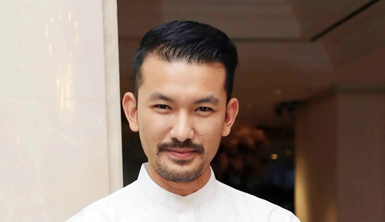 Ditemui di Grand Hyatt, Jakarta, Selasa (6/6/2017), Rio Dewanto tidak ingin membahas perkembangan bayinya. Rio enggan membahas hal tersebut ke publik. (Deki Prayoga/Bintang.com)