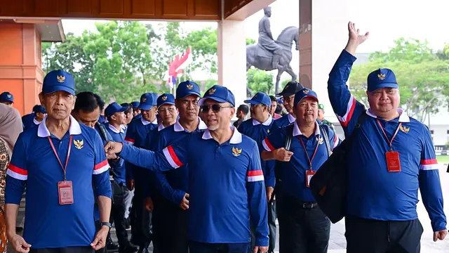 Anggota Kabinet Merah Putih Prabowo-Gibran mengikuti retret di Akmil Magelang, Jawa Tengah, Minggu (27/10/2024)